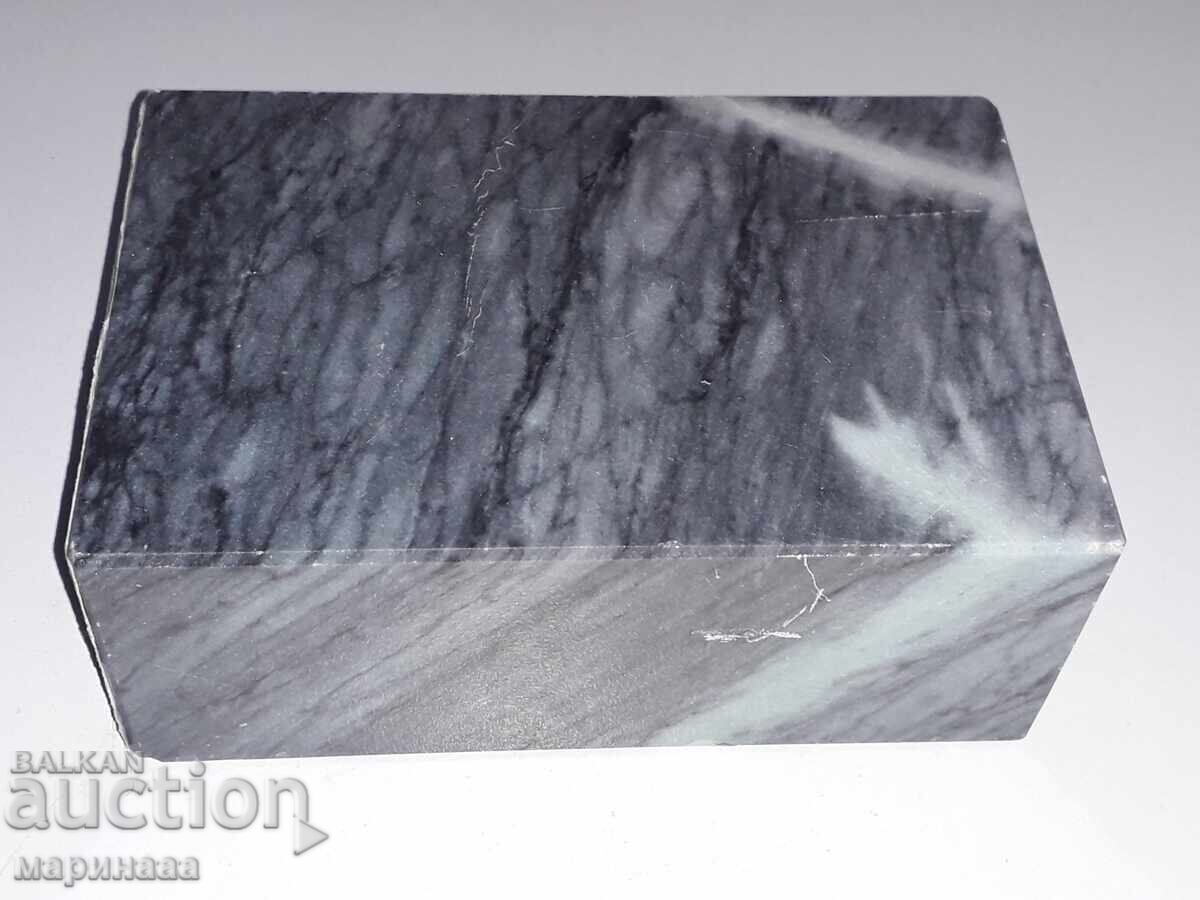 Livrarea SUPORT. PRESPAPIE. MARMURA 2,5 KG Livrarea SUPORT. PRESPAPIE. MARMURA 2,5 KG