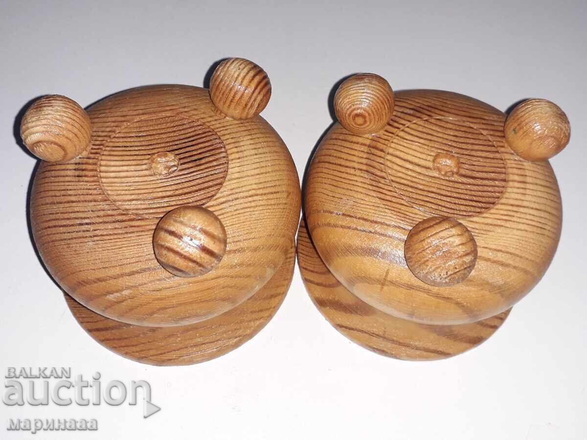 SET OF CANDLE HOLDERS. WOOD - 5 SET OF CANDLE HOLDERS. WOOD - 5
