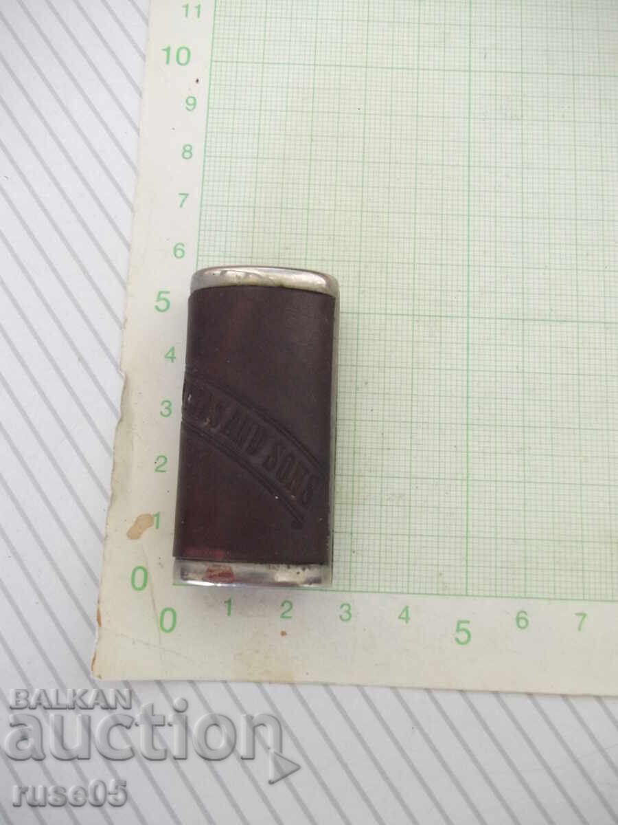 Μεταλλική θήκη για αναπτήρα "GEORGE KARELIAS AND SONS" Μεταλλική θήκη για αναπτήρα "GEORGE KARELIAS AND SONS"