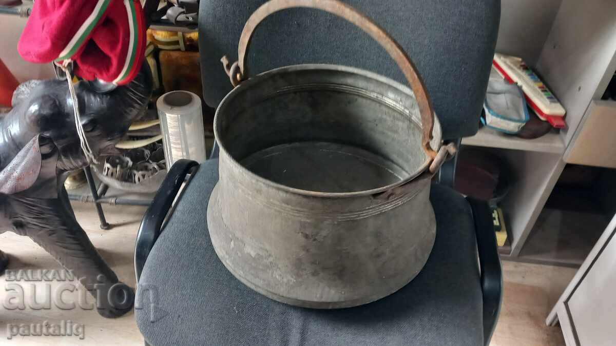 Аукцион СТАР МЕДЕН КОТЕЛ С БРОНЗОВА ДРЪЖКА