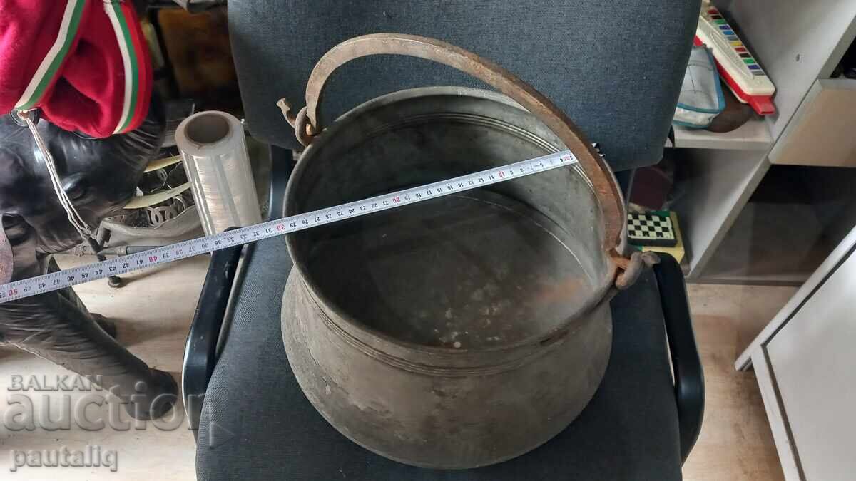 Доставка на СТАР МЕДЕН КОТЕЛ С БРОНЗОВА ДРЪЖКА