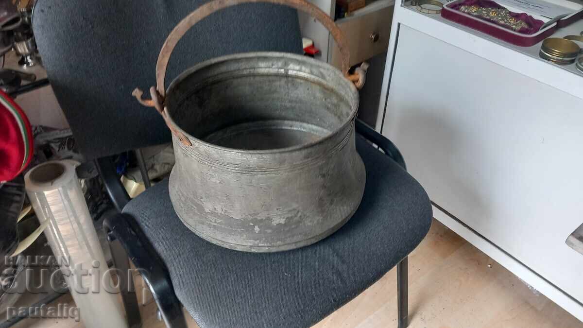 СТАР МЕДЕН КОТЕЛ С БРОНЗОВА ДРЪЖКА