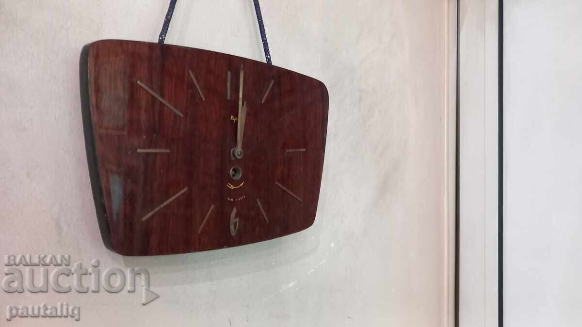 CEAS DE PERETE MAIAK cu preț € 10.00 | 19.56 BGN