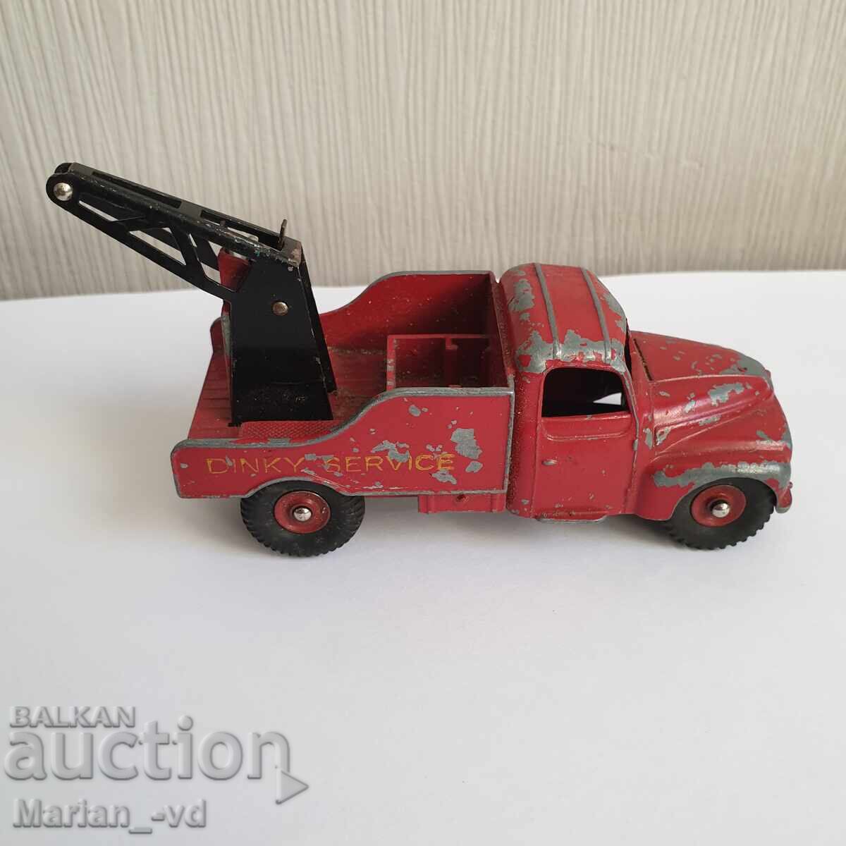 Delivery of Old collectible DINKY TOYS CITROEN U23 car