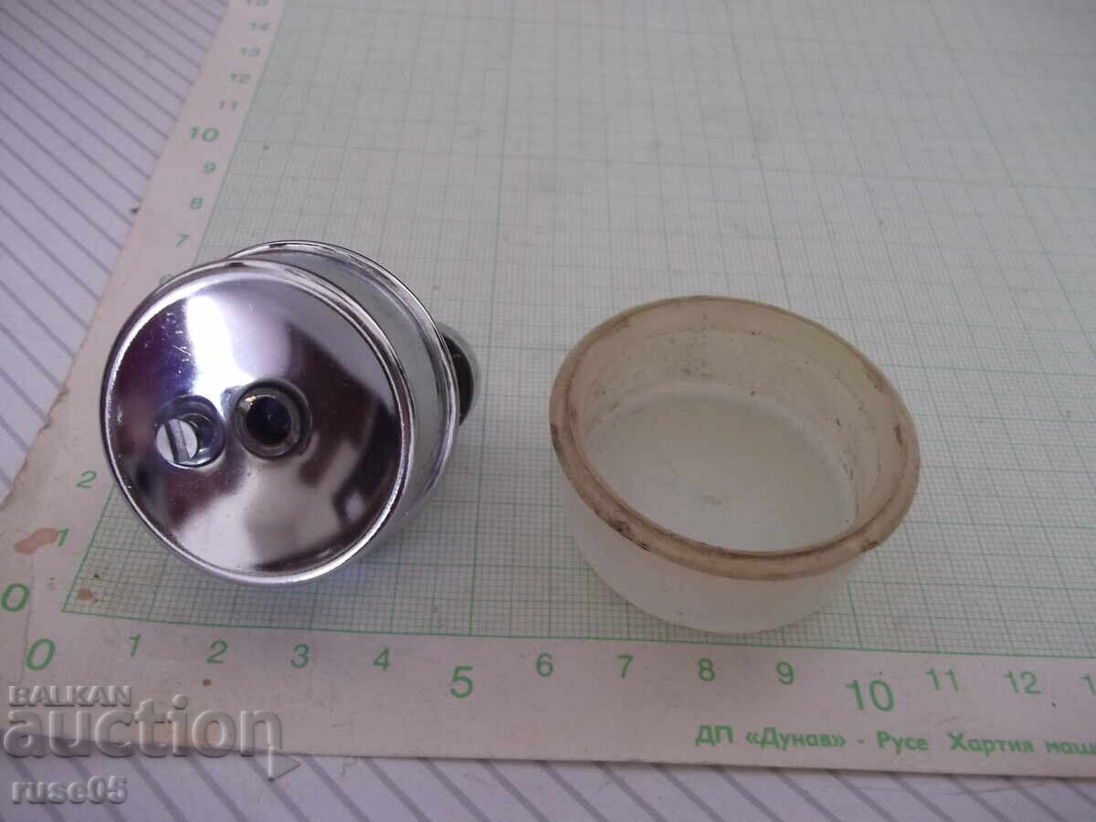 Auction  Piezoelectric gas lighter with soft flame