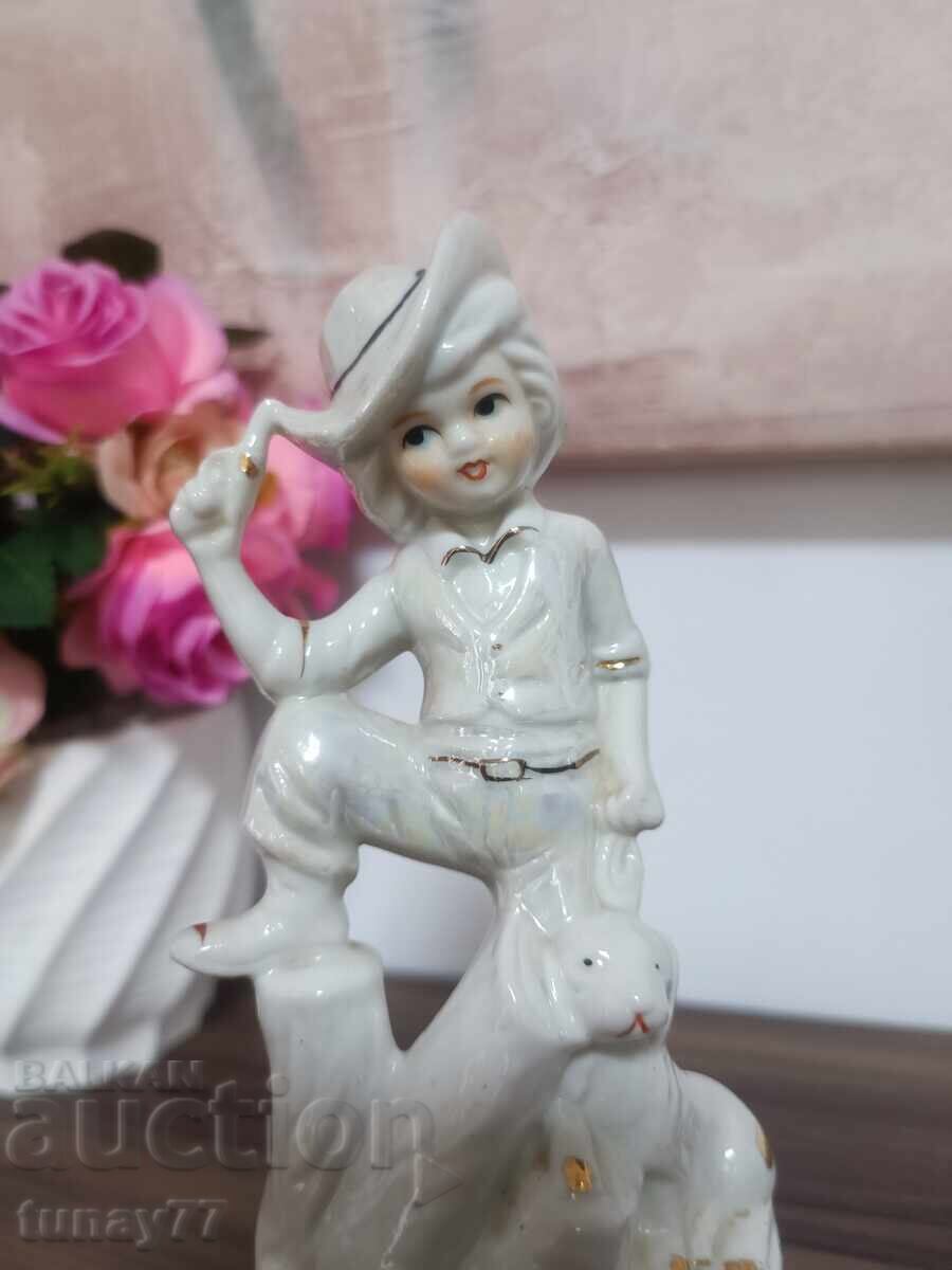 Красива музикална порцеланова фигура работи с цена 25.00 лв. | € 12.78 Красива музикална порцеланова фигура работи с цена 25.00 лв. | € 12.78