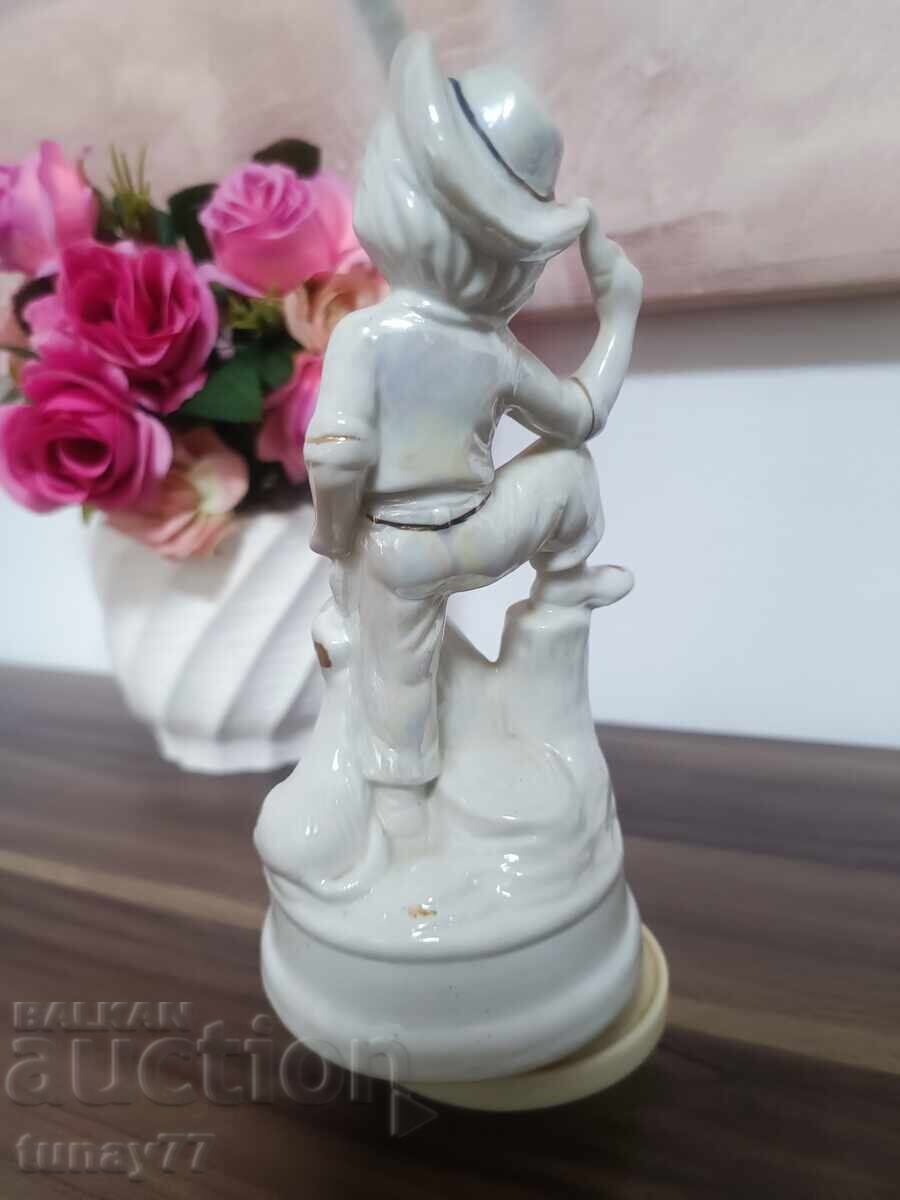 Аукцион Красива музикална порцеланова фигура работи Аукцион Красива музикална порцеланова фигура работи