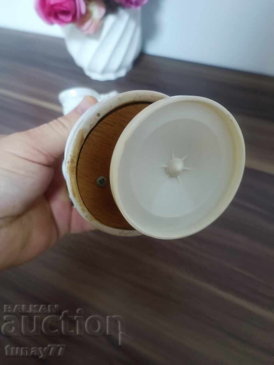 Доставка на Красива музикална порцеланова фигура работи Доставка на Красива музикална порцеланова фигура работи