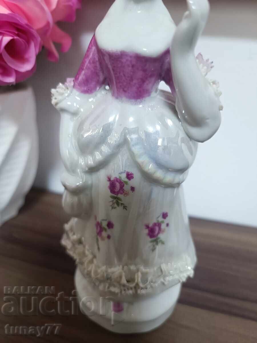 FIGURĂ FRUMOASĂ PORȚELAN cu preț 10.00 BGN | € 5.11 FIGURĂ FRUMOASĂ PORȚELAN cu preț 10.00 BGN | € 5.11