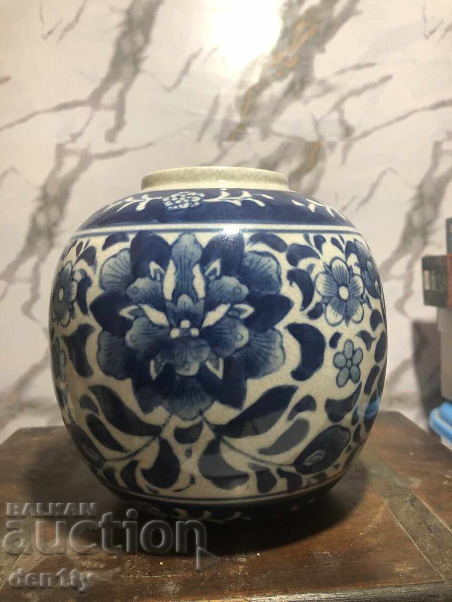 Κινέζικο κεραμικό βάζο, μπλε και λευκό Κινέζικο κεραμικό βάζο, μπλε και λευκό