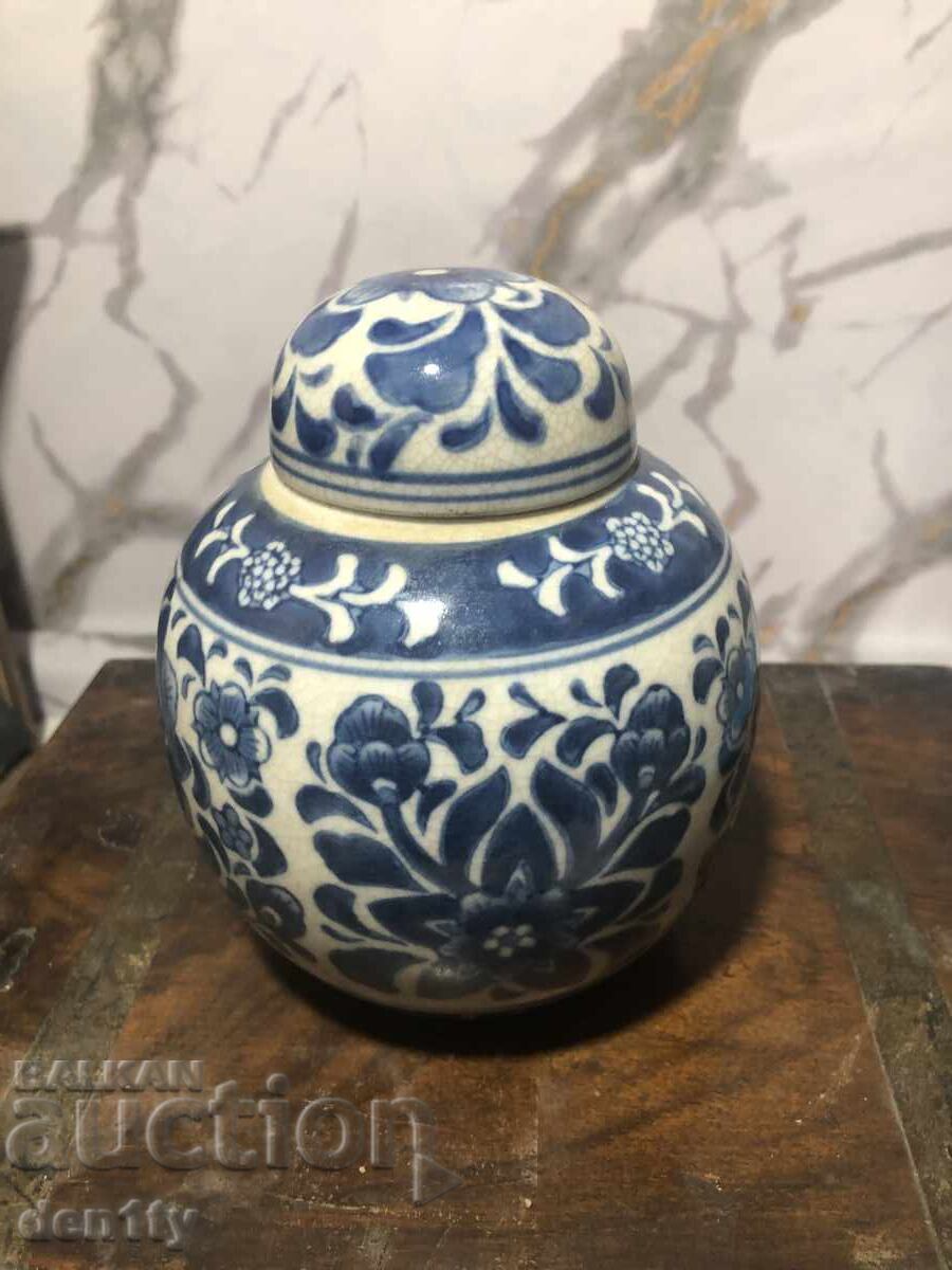 Chinese ceramic jar, blue and white