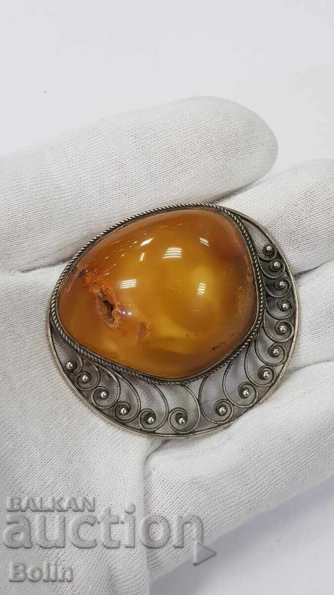 Auction  Beautiful old brooch with a huge natural amber piece, Europe