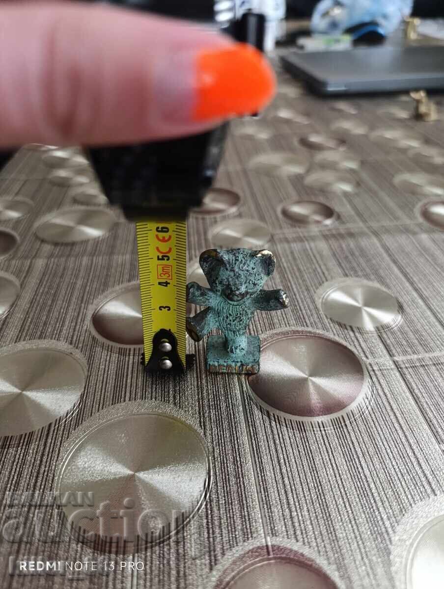 Delivery of Rare bronze bear figurine from the 60s
