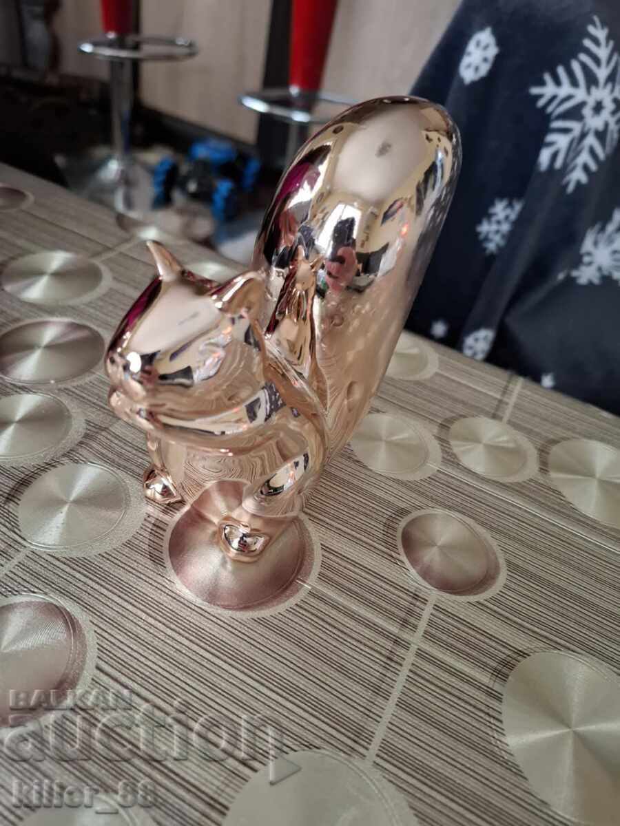 Squirrel figurine with a pink hue with price 15.00 BGN | € 7.67