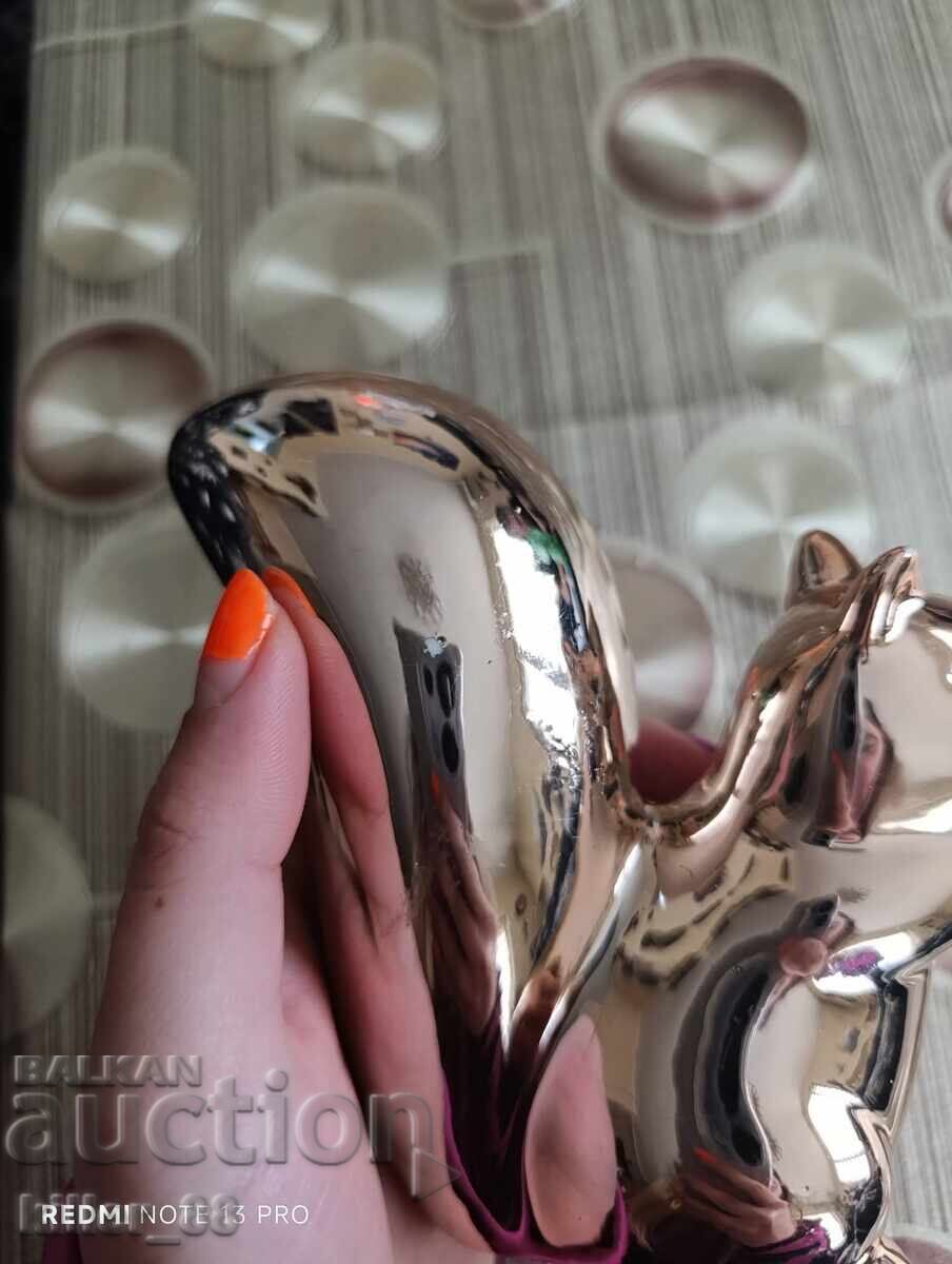 Squirrel figurine with a pink hue - 5