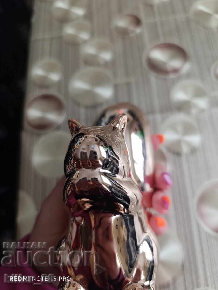 Squirrel figurine with a pink hue - 7