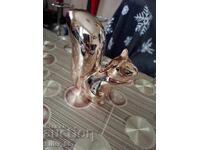 Statuetă cu veveriță cu nuanță roz