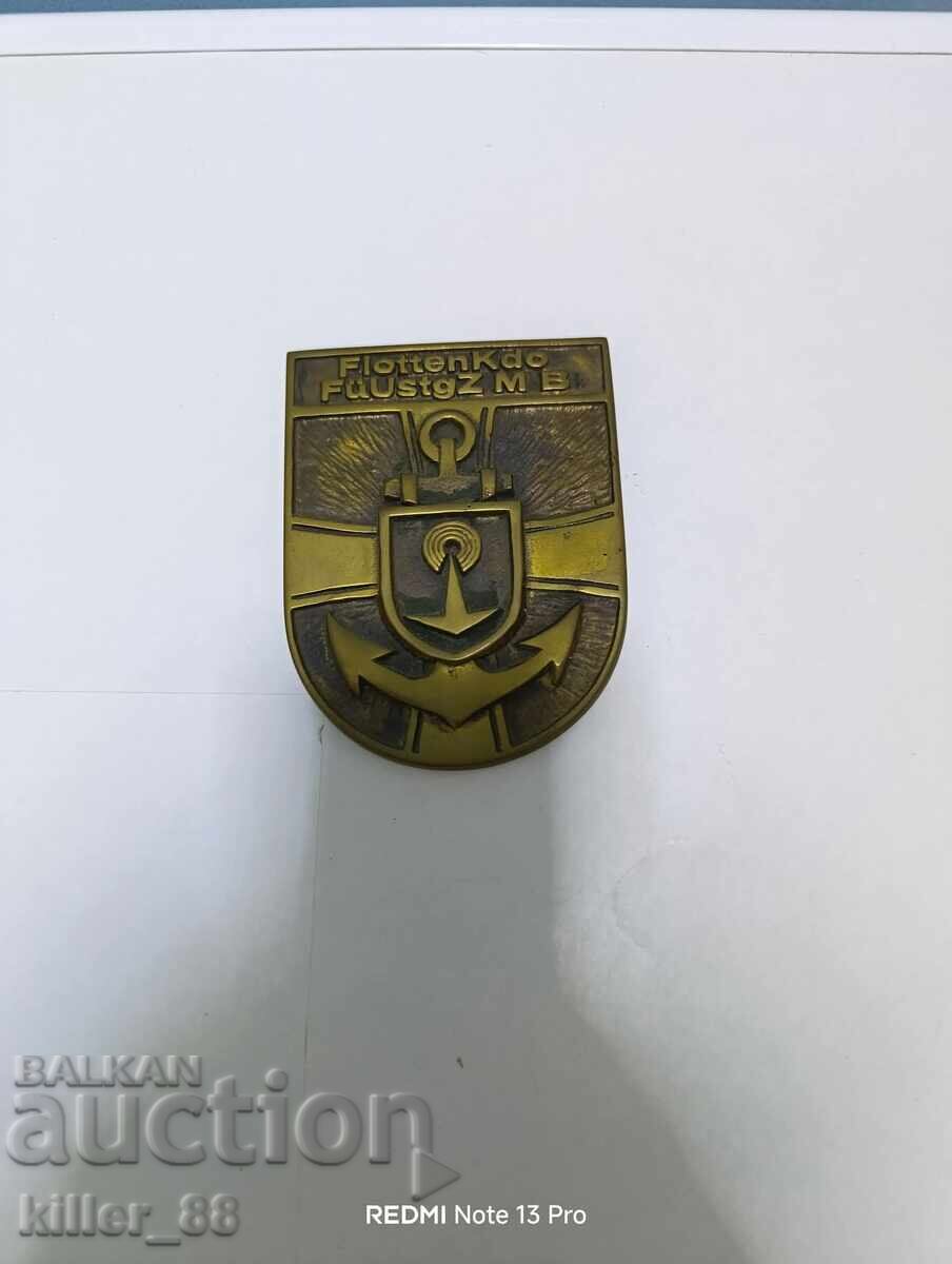 Μετάλλινο πλακέ με σύνδεση με το Γερμανικό Ναυτικό