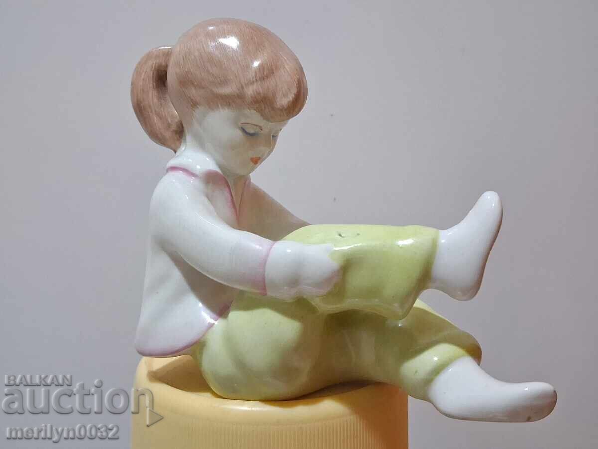 Ουγγρική πορσελάνινη φιγούρα ΚΟΡΙΤΣΙ αγαλματίδιο πορσελάνης με τιμή 129.00 BGN | € 65.96