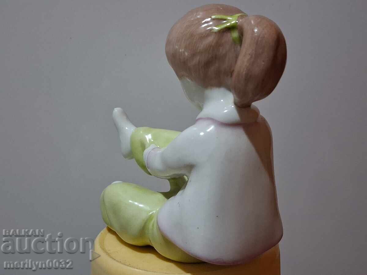 Δημοπρασία Ουγγρική πορσελάνινη φιγούρα ΚΟΡΙΤΣΙ αγαλματίδιο πορσελάνης