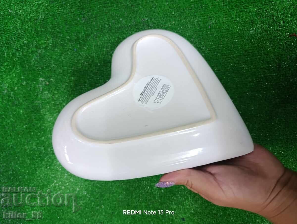 Όμορφη πορσελάνινη πιατέλα σε σχήμα καρδιάς - 5 Όμορφη πορσελάνινη πιατέλα σε σχήμα καρδιάς - 5