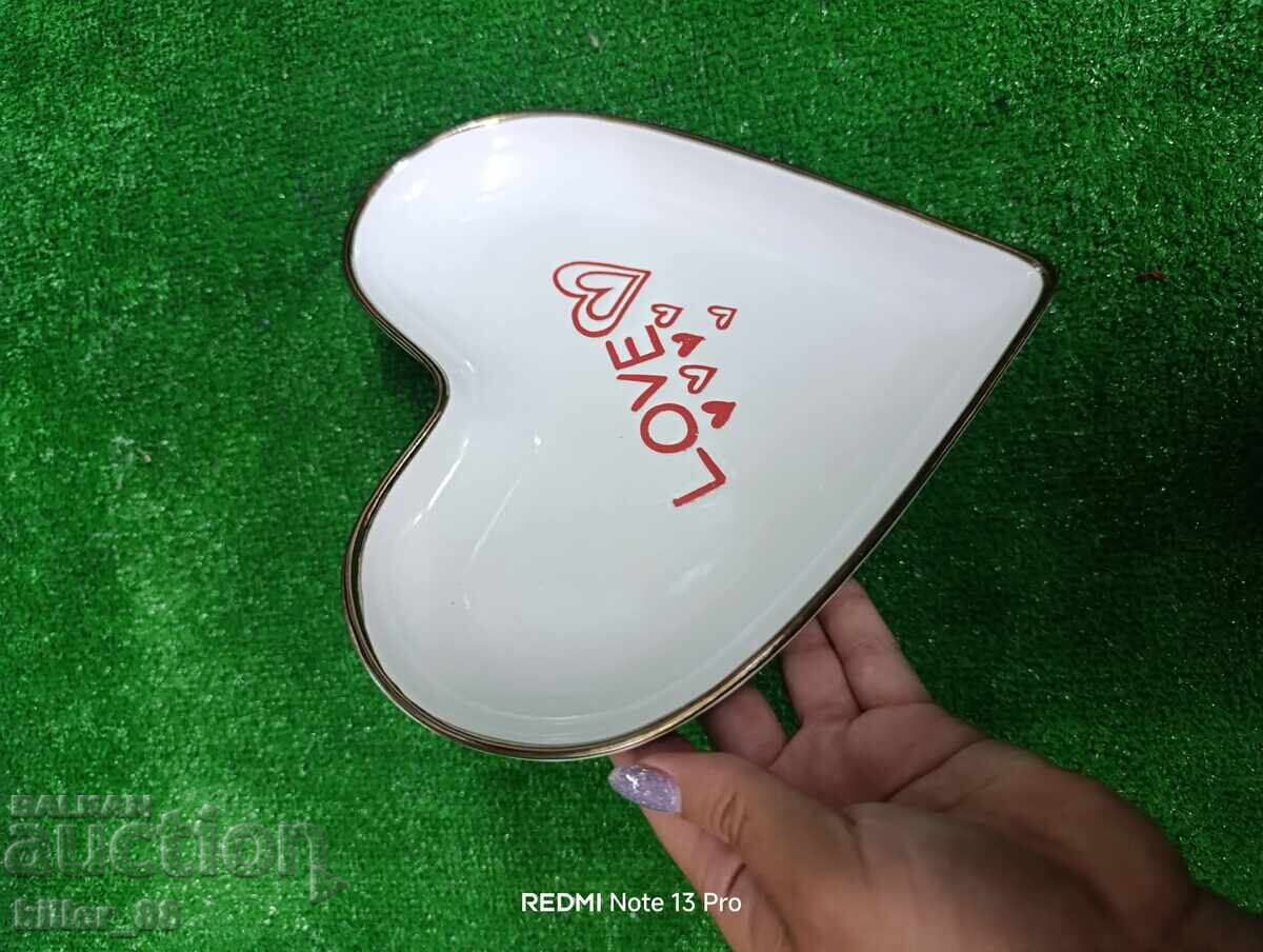 Όμορφη πορσελάνινη πιατέλα σε σχήμα καρδιάς - 6 Όμορφη πορσελάνινη πιατέλα σε σχήμα καρδιάς - 6