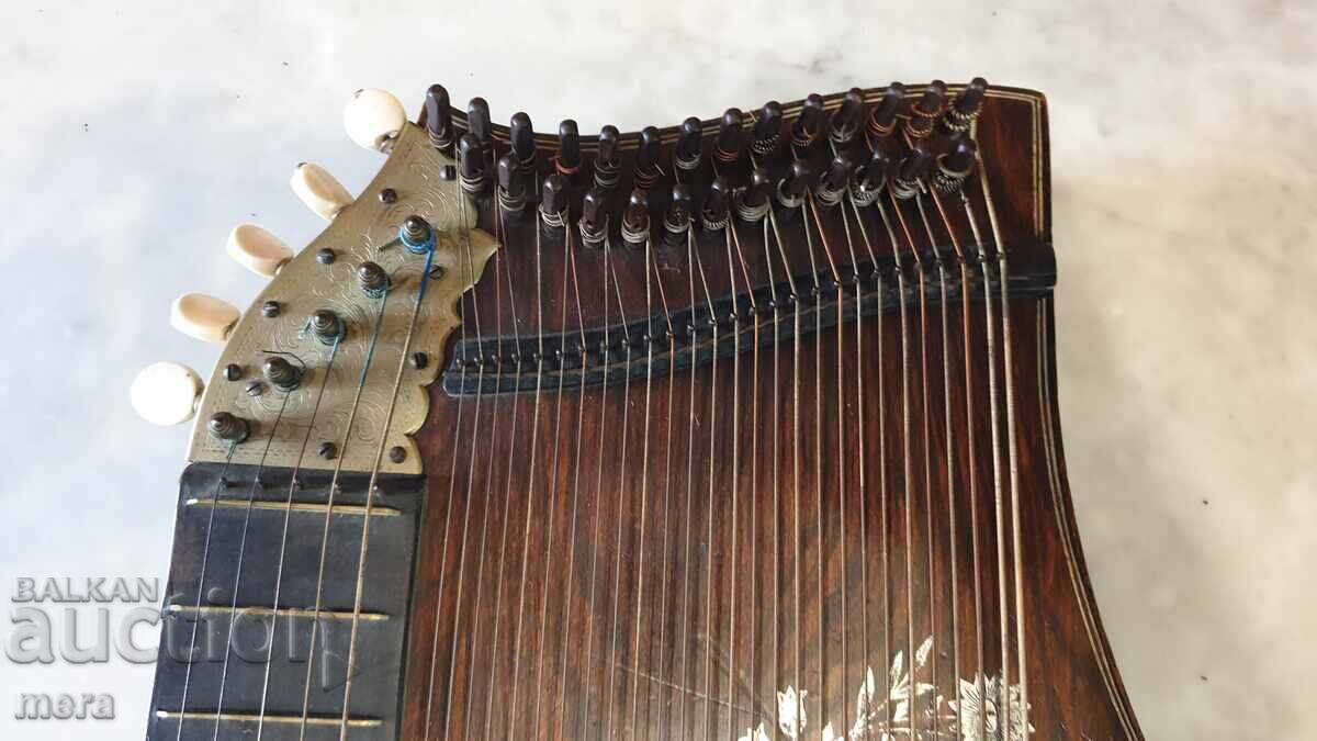 Instrument muzical german vechi - citra cu preț 180.00 BGN | € 92.03 Instrument muzical german vechi - citra cu preț 180.00 BGN | € 92.03