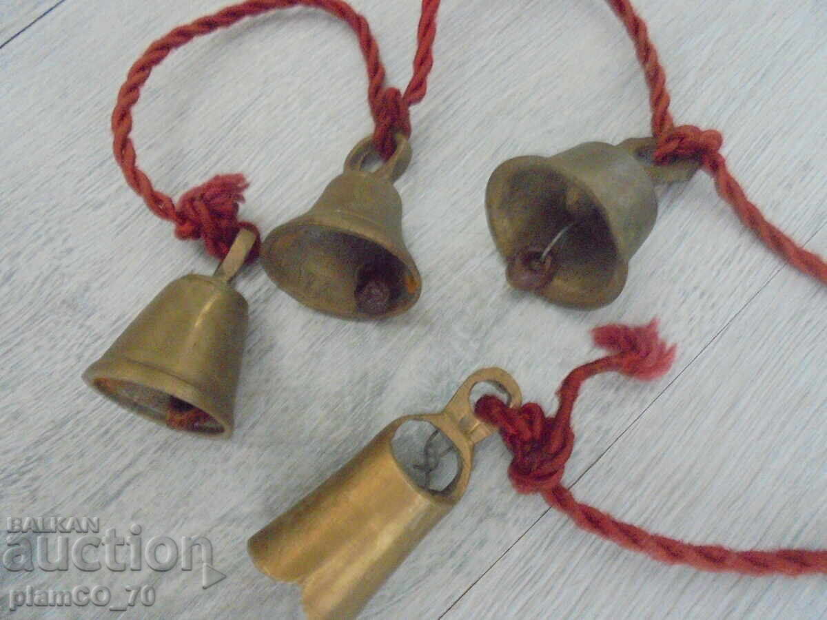 №*8282 Стар комплект от четири малки месингови звънчета с цена 45.00 лв. | € 23.01 №*8282 Стар комплект от четири малки месингови звънчета с цена 45.00 лв. | € 23.01