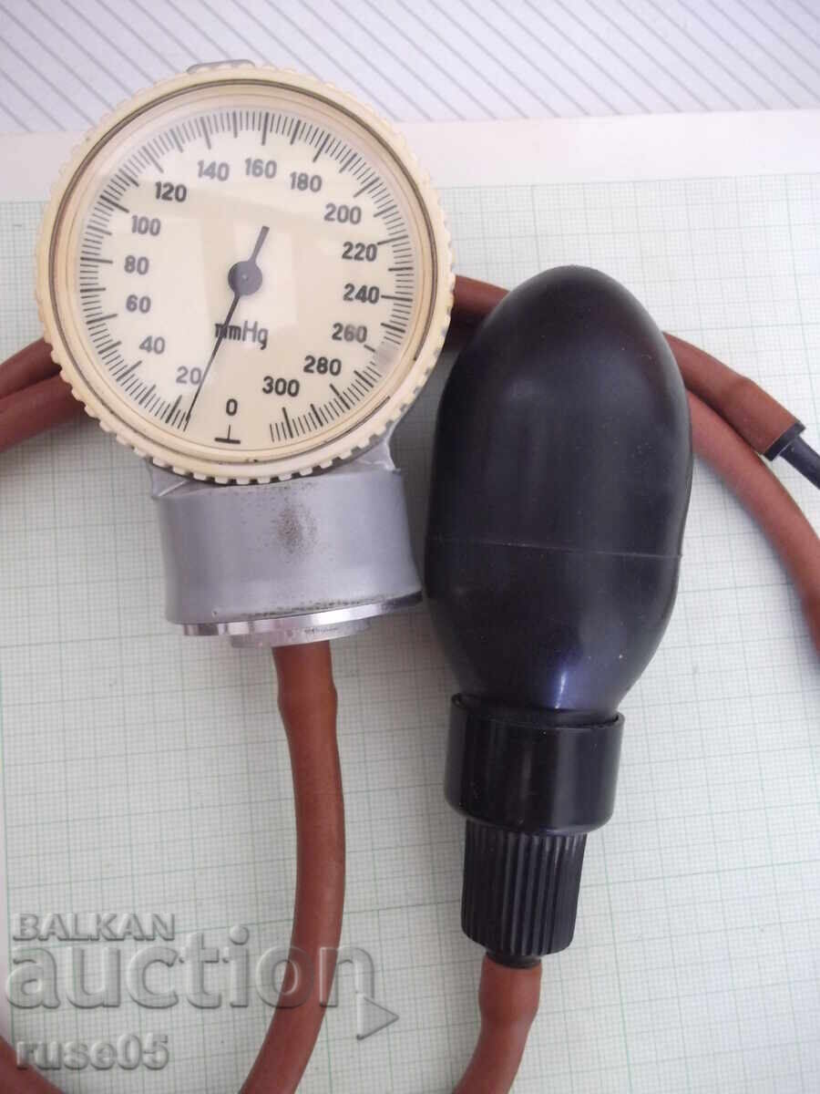 Auction  Manometer and pump from a mechanical blood pressure measuring device
