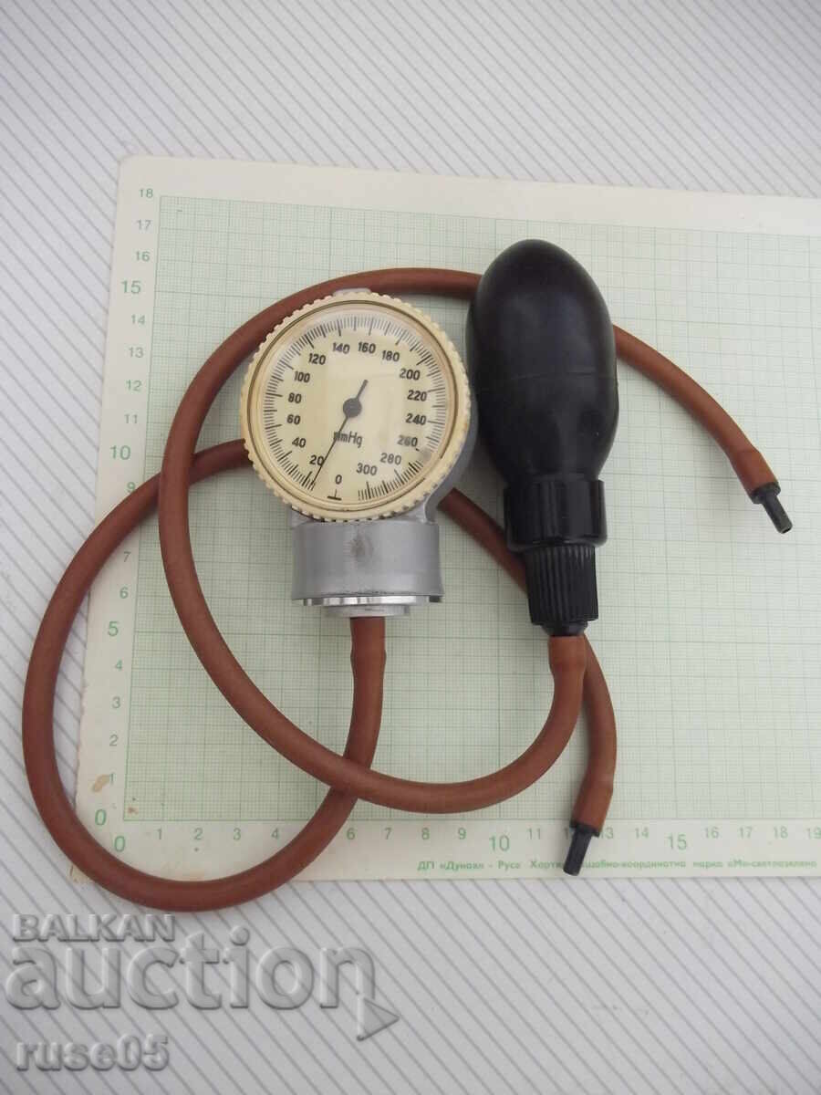 Manometer and pump from a mechanical blood pressure measuring device