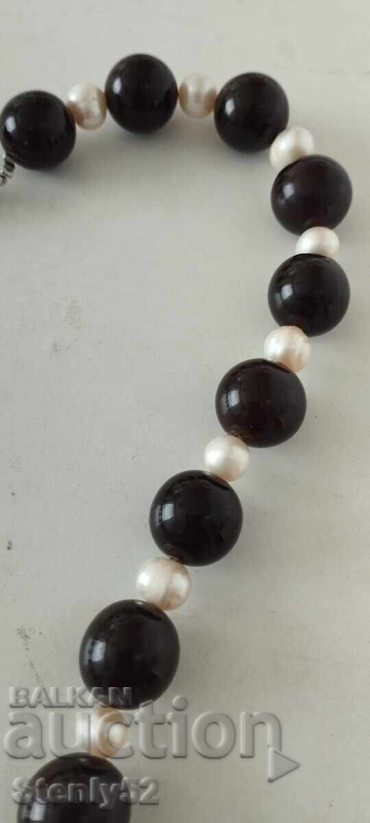 Κολιέ με σκούρο κεχριμπάρι και φυσικά λευκά μαργαριτάρια 72.93 γρ με τιμή 150.00 BGN | € 76.69