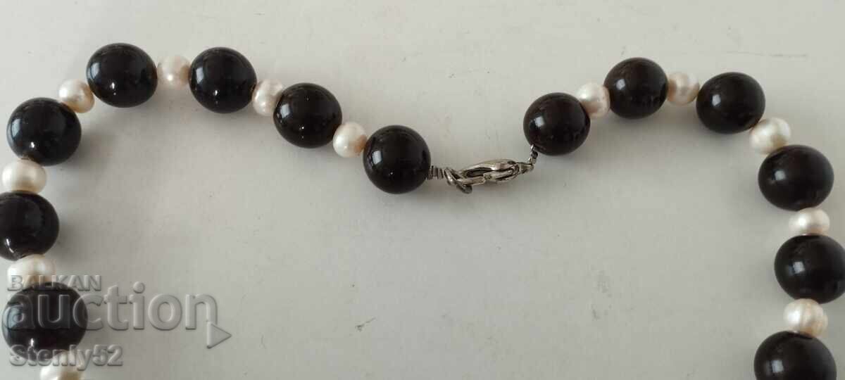 Δημοπρασία Κολιέ με σκούρο κεχριμπάρι και φυσικά λευκά μαργαριτάρια 72.93 γρ