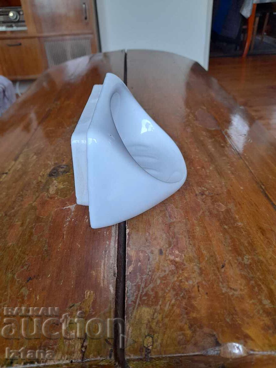 Sapuniera veche de faianta cu preț 45.00 BGN | € 23.01