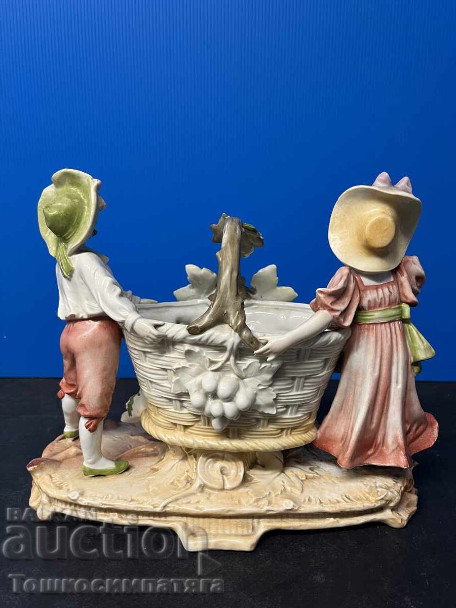 Licitație Jardiniere frumoasă, din porțelan