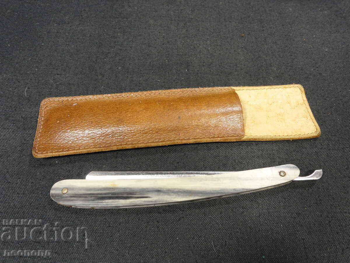 VECHE RĂZUITOARE RETRO CU HUSĂ DE PIELE cu preț 20.00 BGN | € 10.23