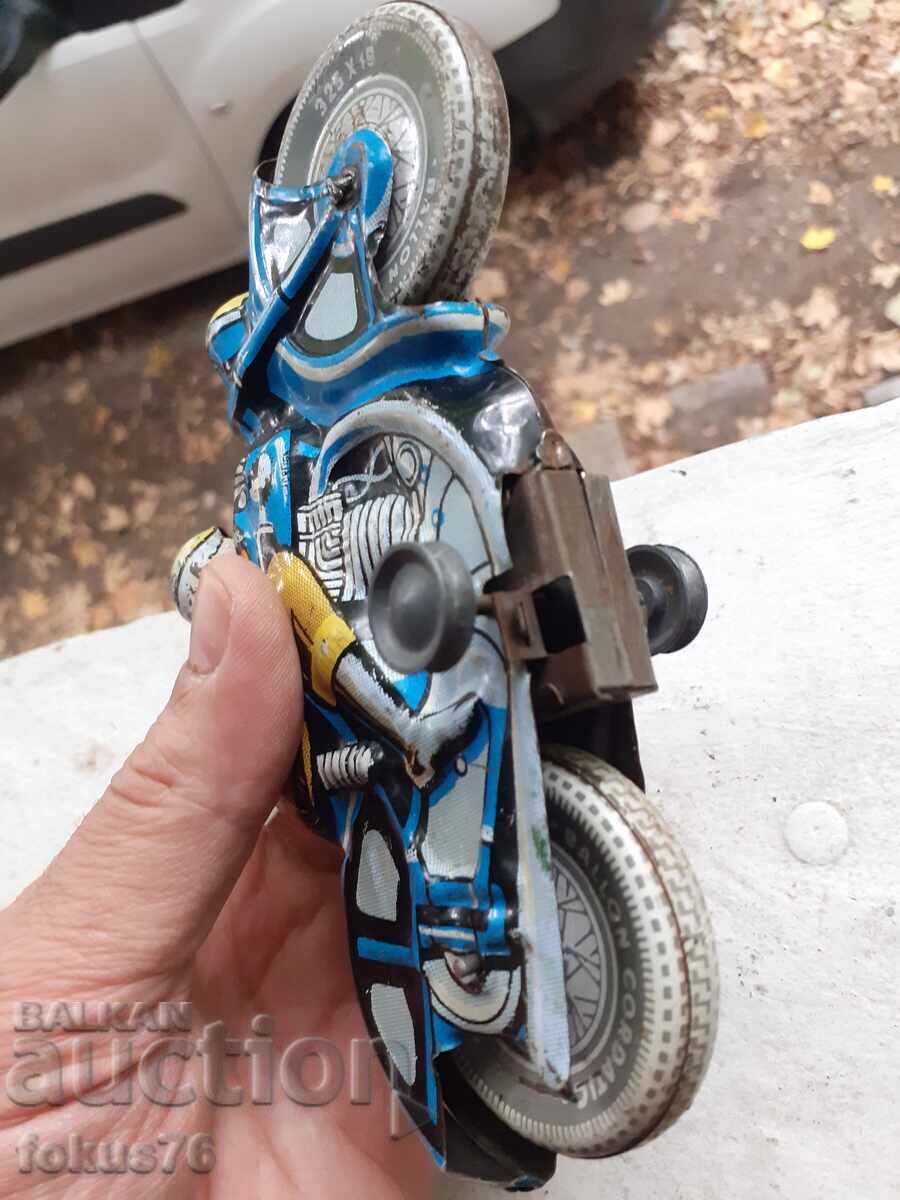 Livrarea Jucărie veche de tablă cu mecanism - motociclist motociclist
