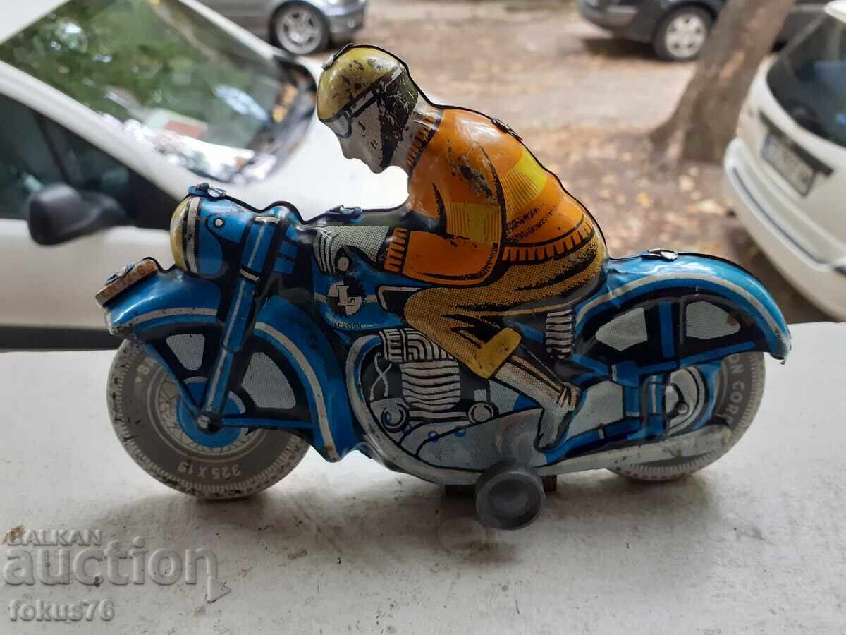 Jucărie veche de tablă cu mecanism - motociclist motociclist