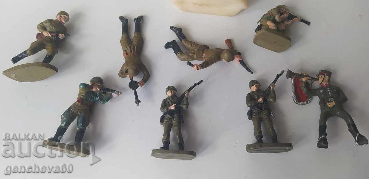 Licitație LOT Soldați de plastic
