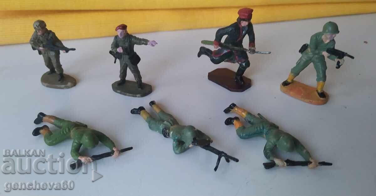 Lot soldați de plastic retro