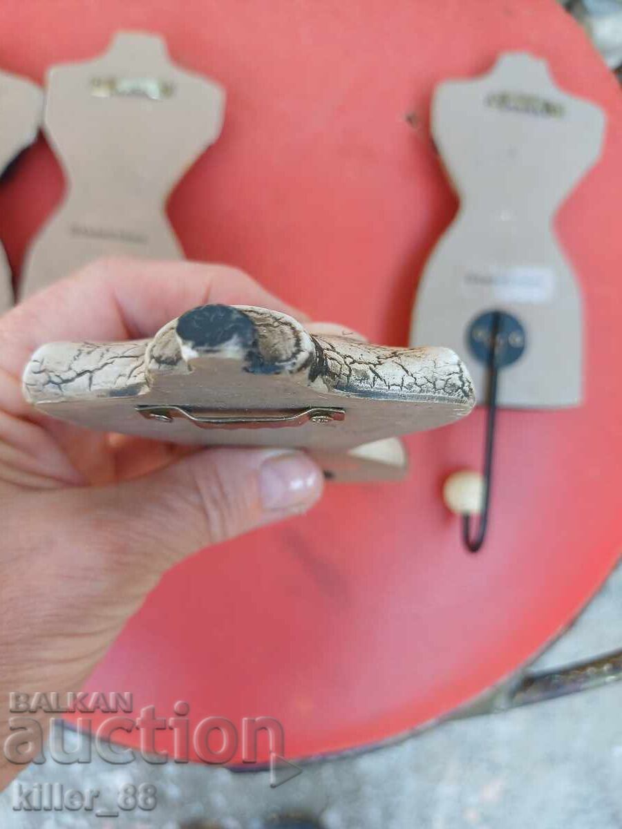 Delivery of Hangers with visible minor damage