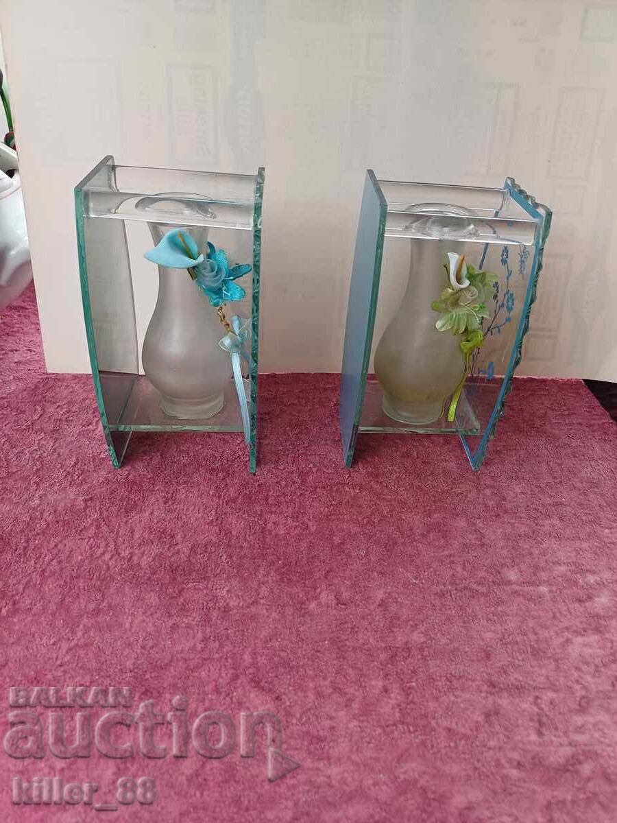 Auction  Vases in glass casing