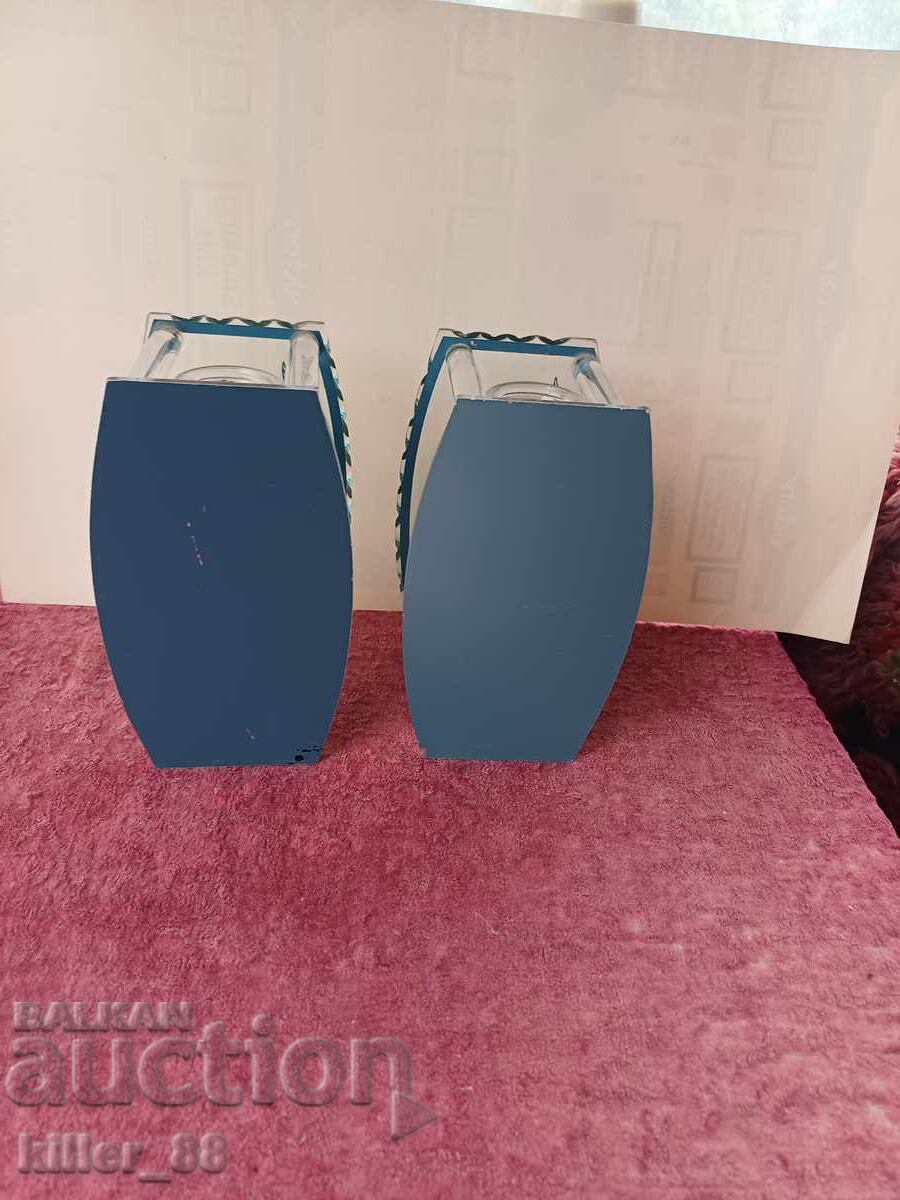 Delivery of Vases in glass casing