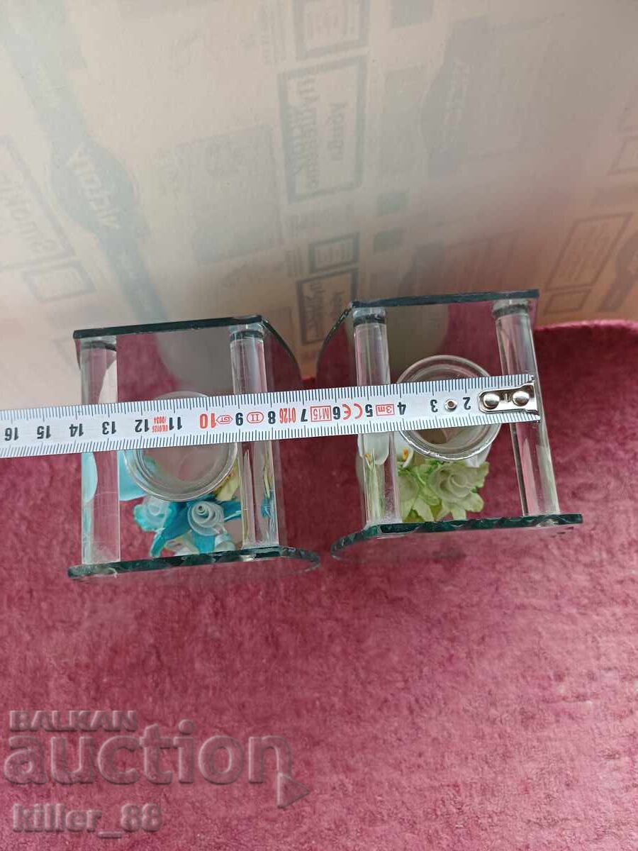 Vases in glass casing - 6