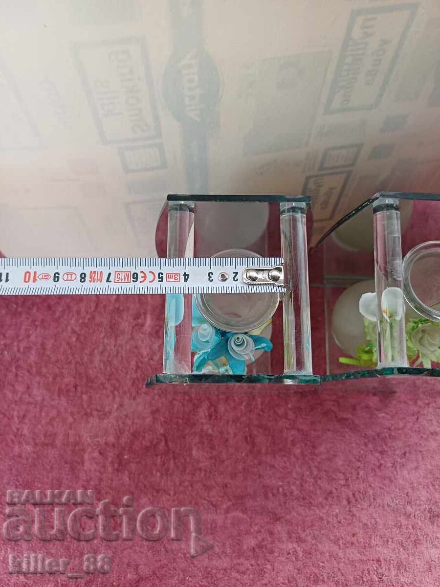 Vases in glass casing - 7