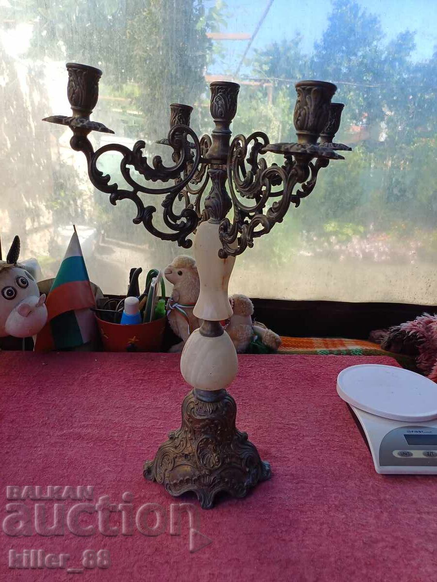 Σταντ Κηροπήγιο συνδυασμός με όνυχα