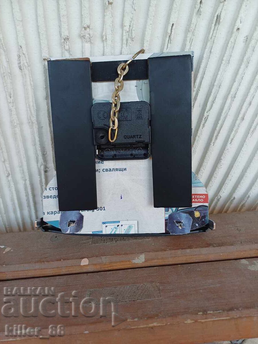 Ceas Trabant grilaj metalic lucrat manual cu preț 25.00 BGN | € 12.78 Ceas Trabant grilaj metalic lucrat manual cu preț 25.00 BGN | € 12.78