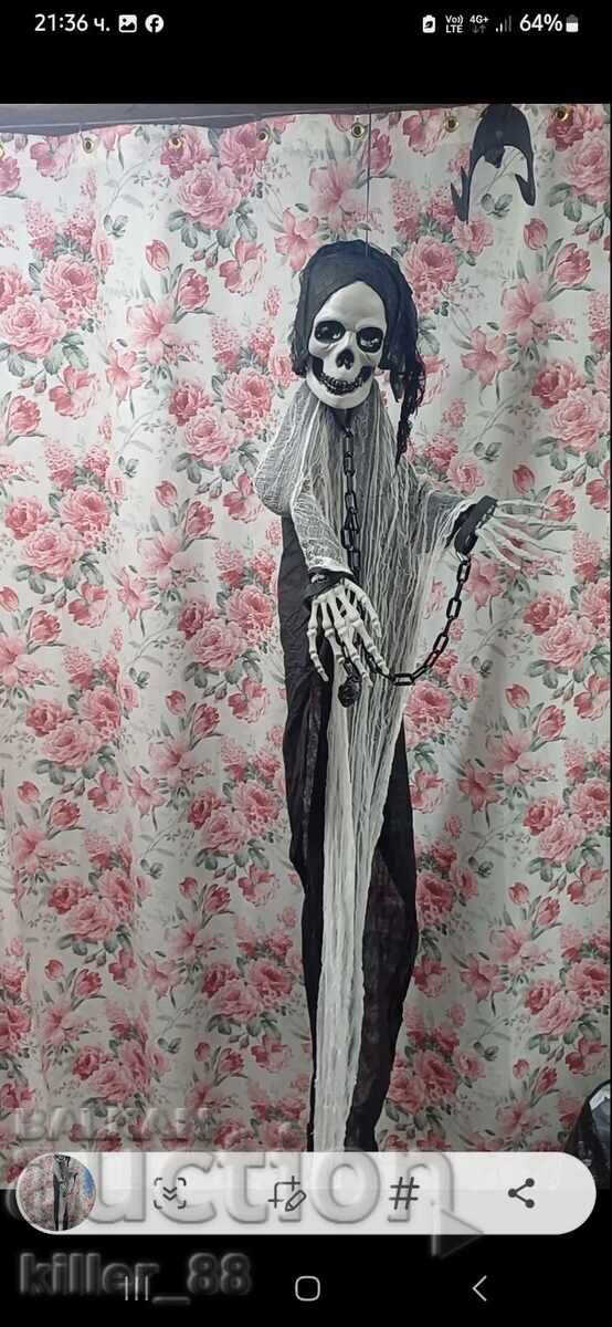 A thing with glowing eyes and that makes squeaky sounds with price 35.00 BGN | € 17.90