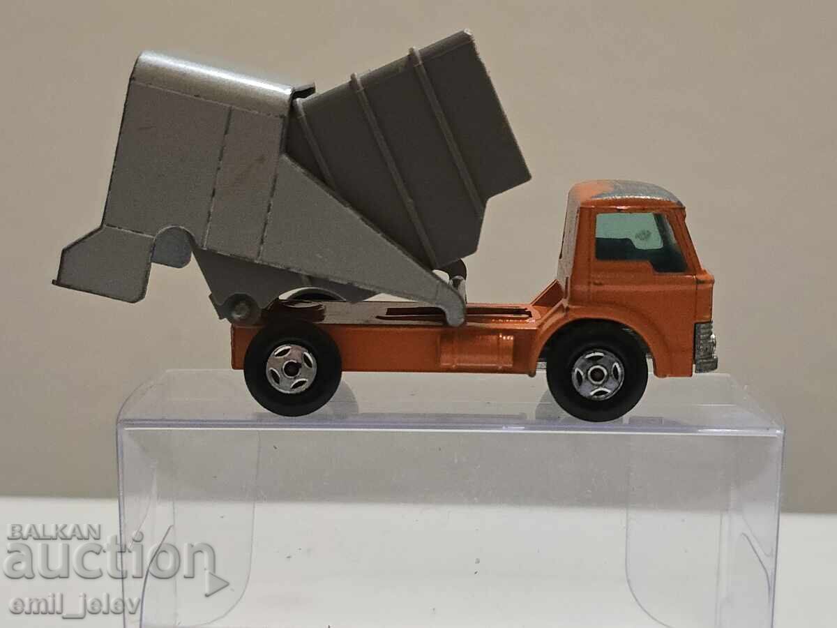 LESNEY MATCHBOX - 7A Refuse Truck 1970-1971 an cu preț 3.99 BGN | € 2.04