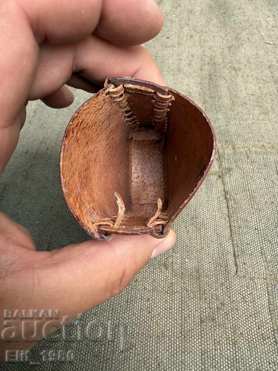 Δερμάτινη ταμπακέρα τσιγάρων από την σοσιαλιστική εποχή - 5