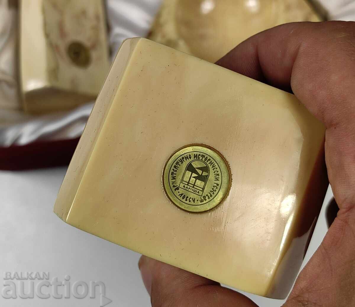 Auction  LUXURY GIFT SOCIALIST SET ASHTRAY PENCIL HOLDER VASE BOX